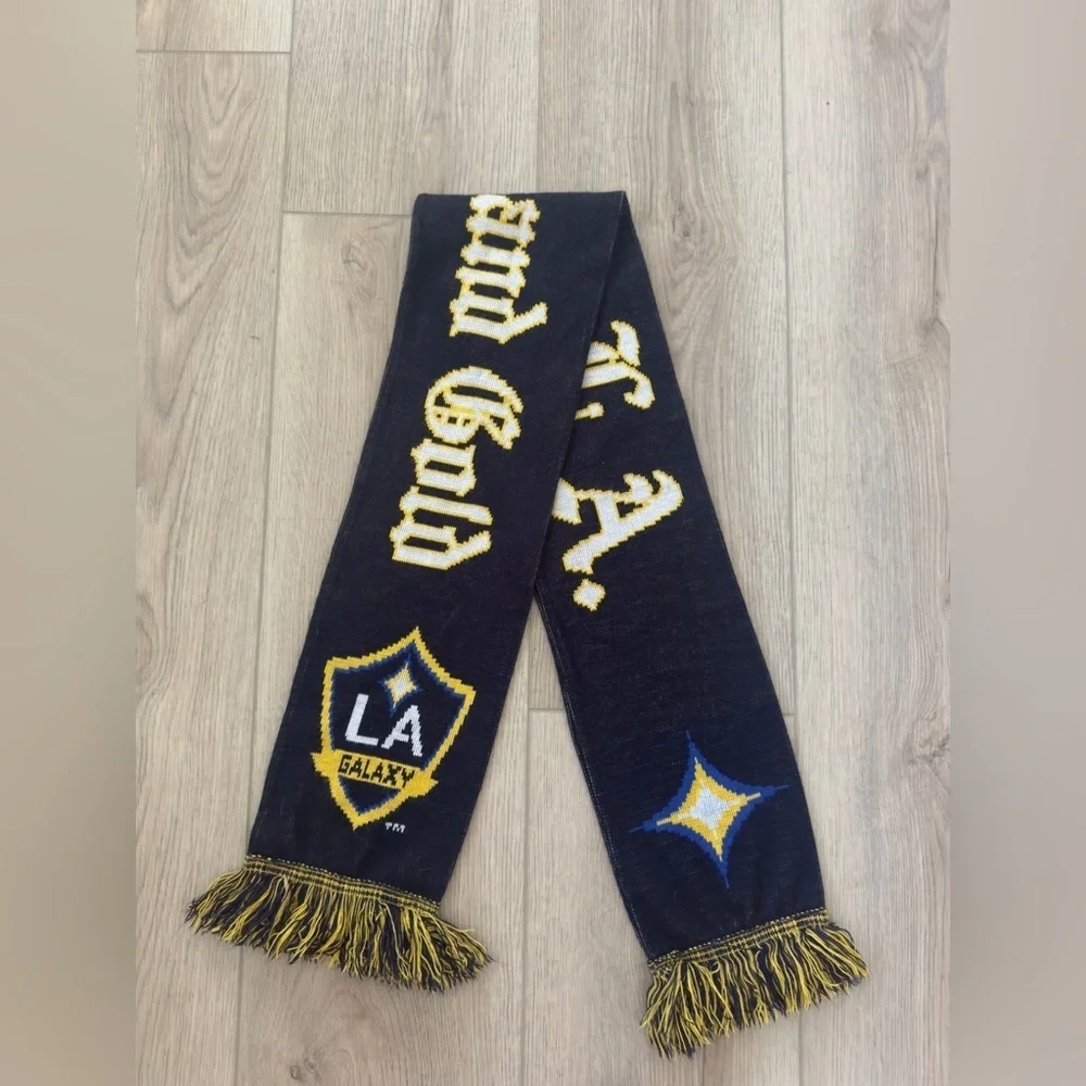 LA Galaxy Black and Yellow Scarf ⭐️✨